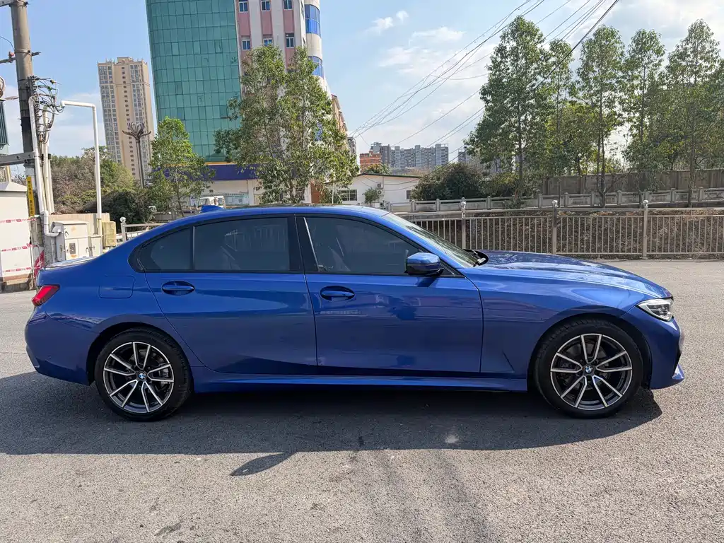 BMW 3 Series 2019 — фото 23