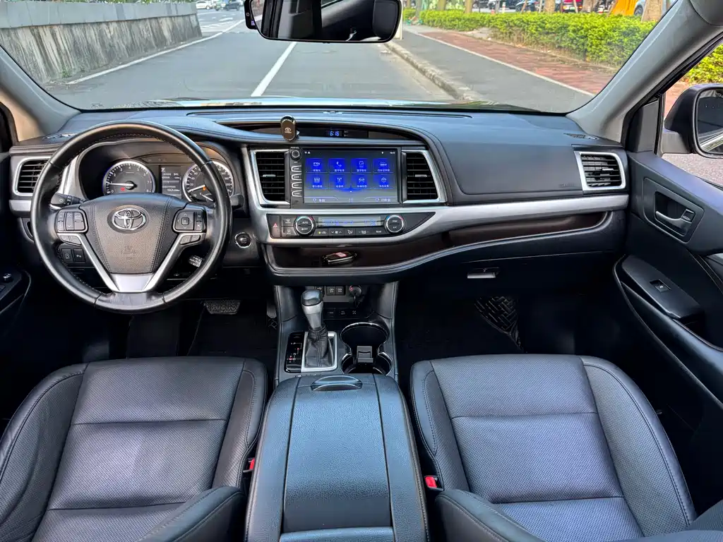 Toyota Highlander 2020 — фото 13