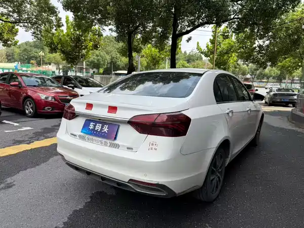 Geely Emgrand 2021