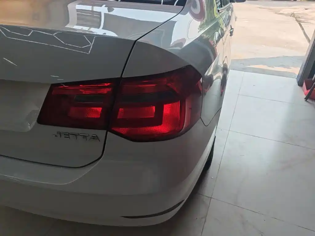 Volkswagen Jetta 2015 — фото 24