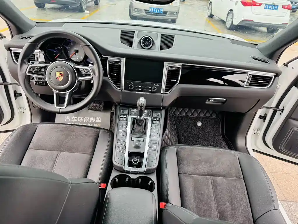 Porsche Macan 2017 — фото 23