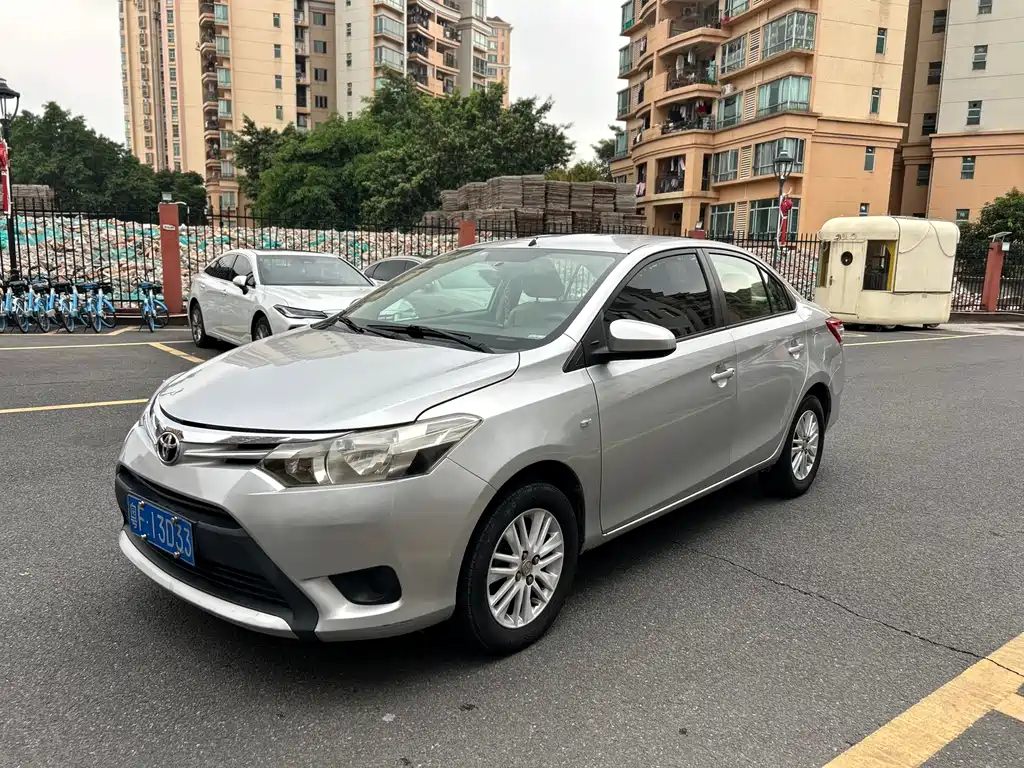 Toyota Vios 2015 — фото 1