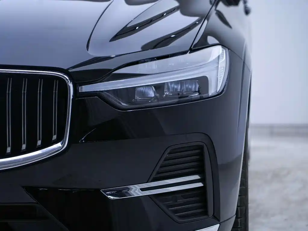 Volvo XC60 2021 — фото 12