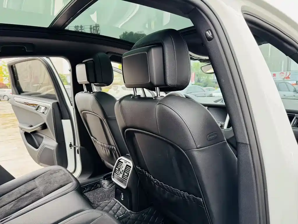 Porsche Macan 2017 — фото 19
