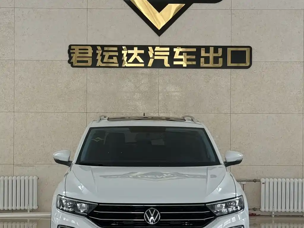 Volkswagen T-Roc 2022 — фото 1