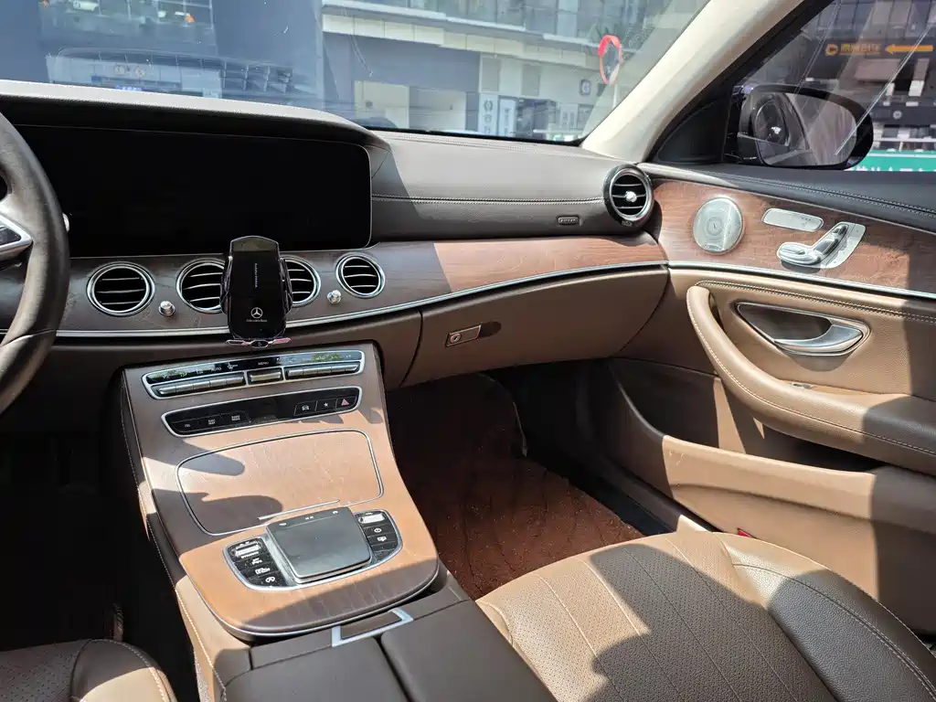 Mercedes-Benz E-Class 2023 — фото 10