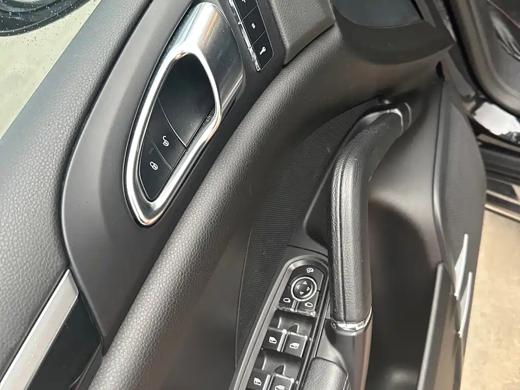 Porsche Cayenne 2017 — фото 8