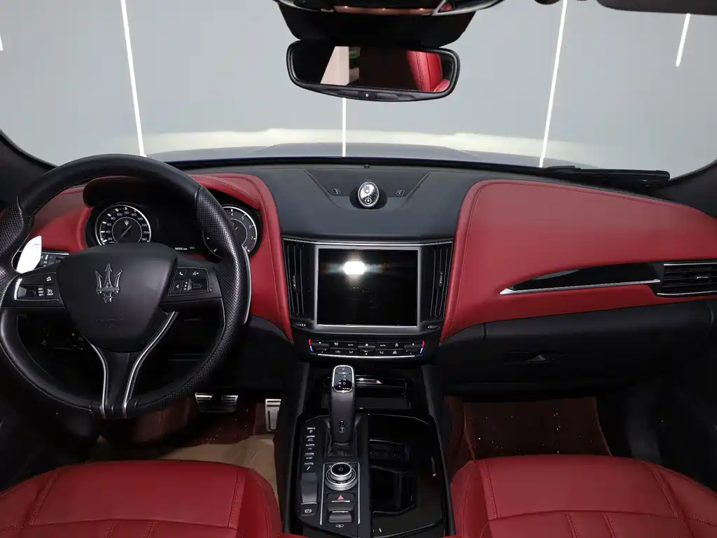 Maserati Levante 2023 — фото 11