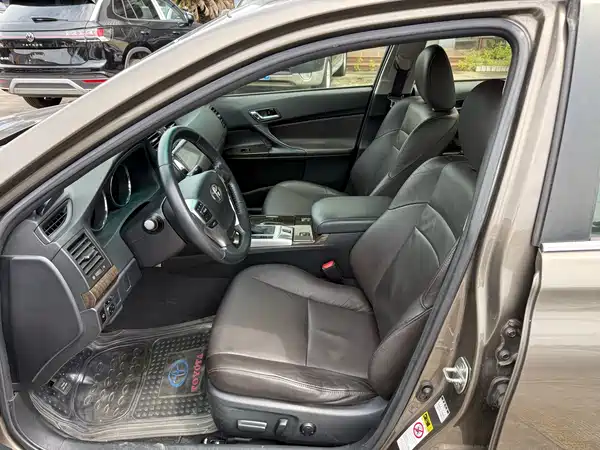 Toyota Reiz 2014