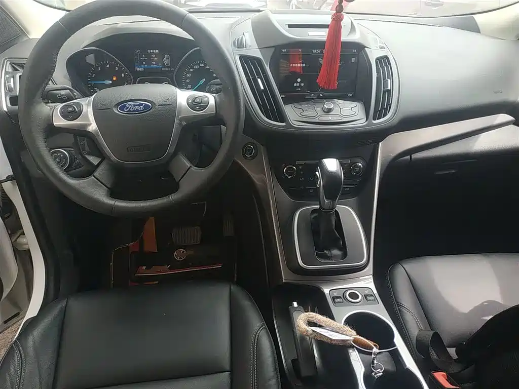 Ford Kuga 2016 — фото 10
