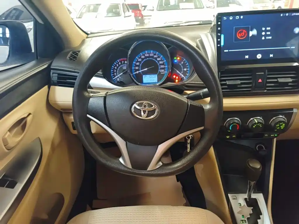 Toyota Vios 2015 — фото 11