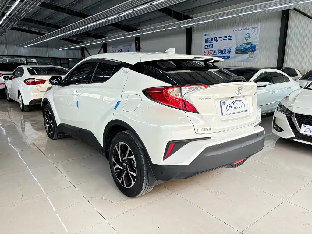 Toyota C-HR 2020 — фото 3