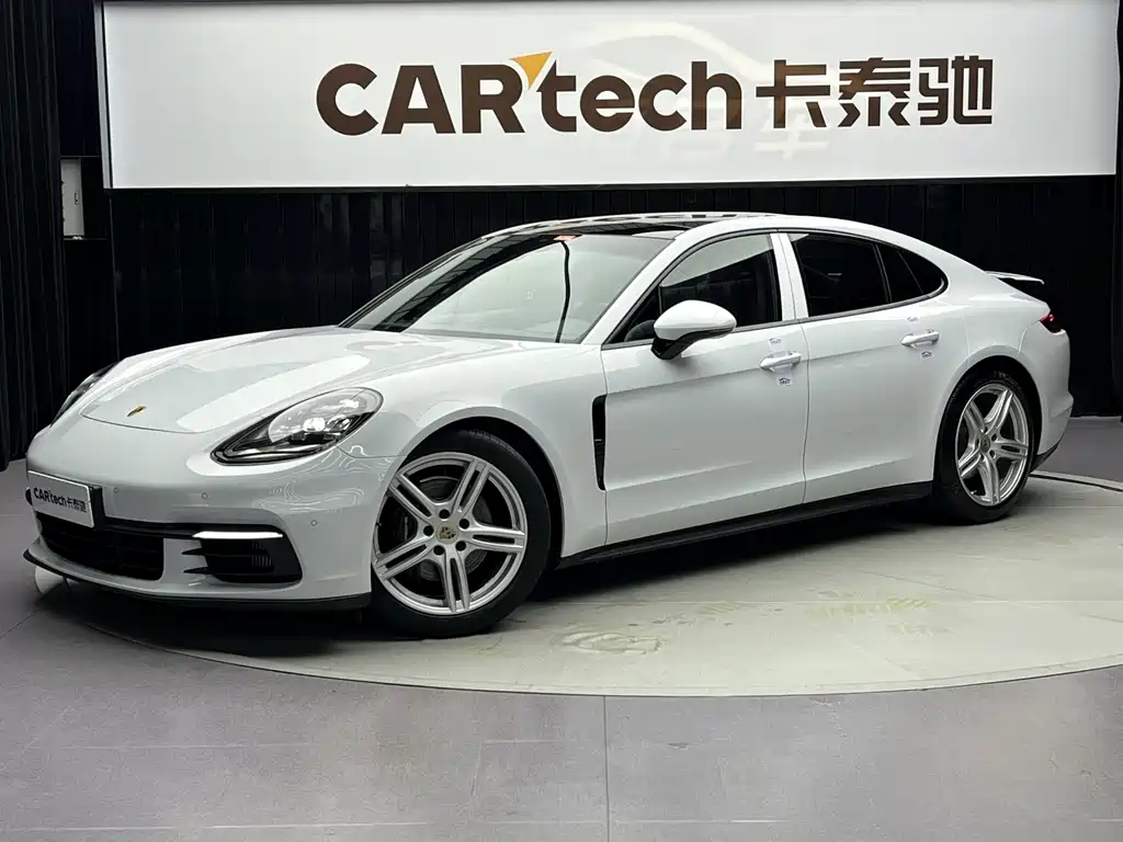 Porsche Panamera 2019 — фото 1