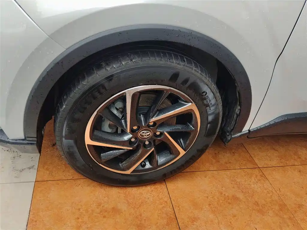 Toyota C-HR 2022 — фото 25