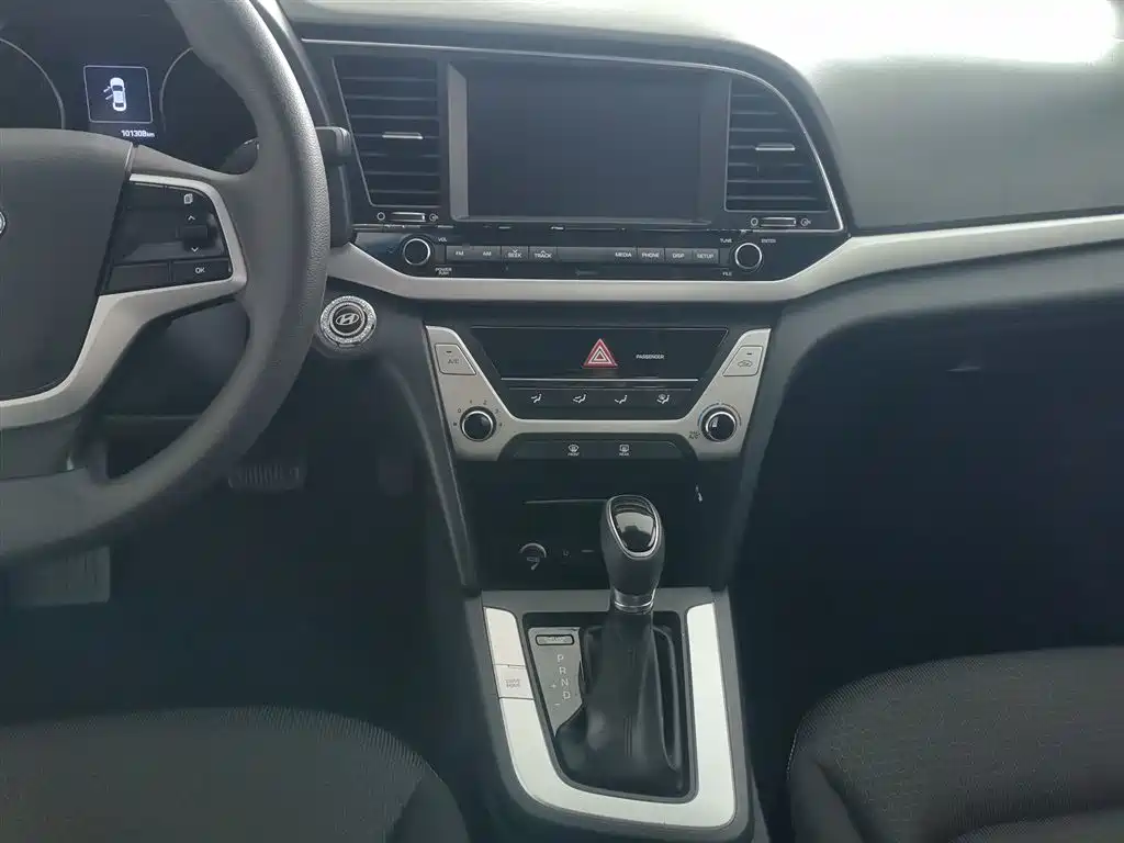 Hyundai Elantra 2018 — фото 13
