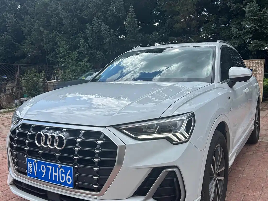 Audi Q3 2023 — фото 1