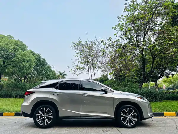 Lexus RX 2020