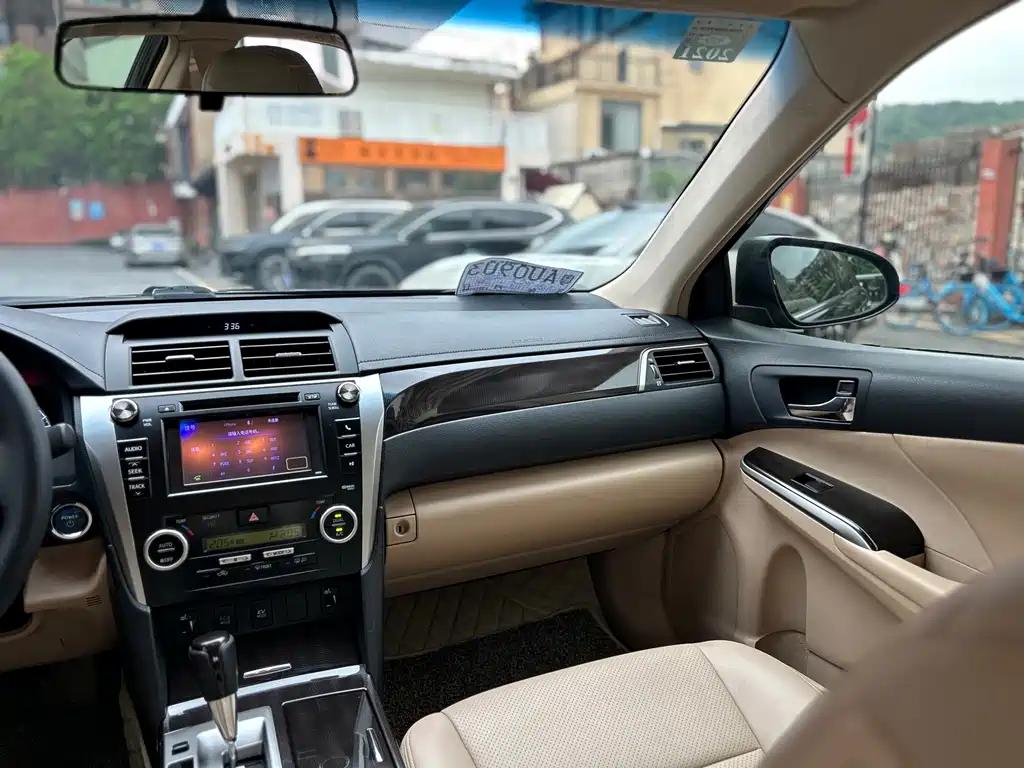 Toyota Camry 2013 — фото 23