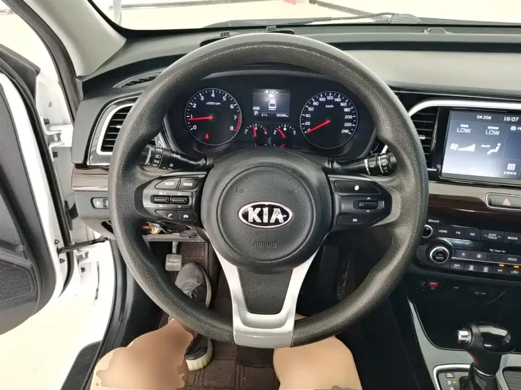 Kia K4 2019 — фото 11