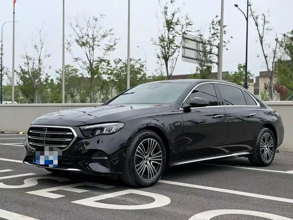 Mercedes-Benz E-Class 2024 — фото 1