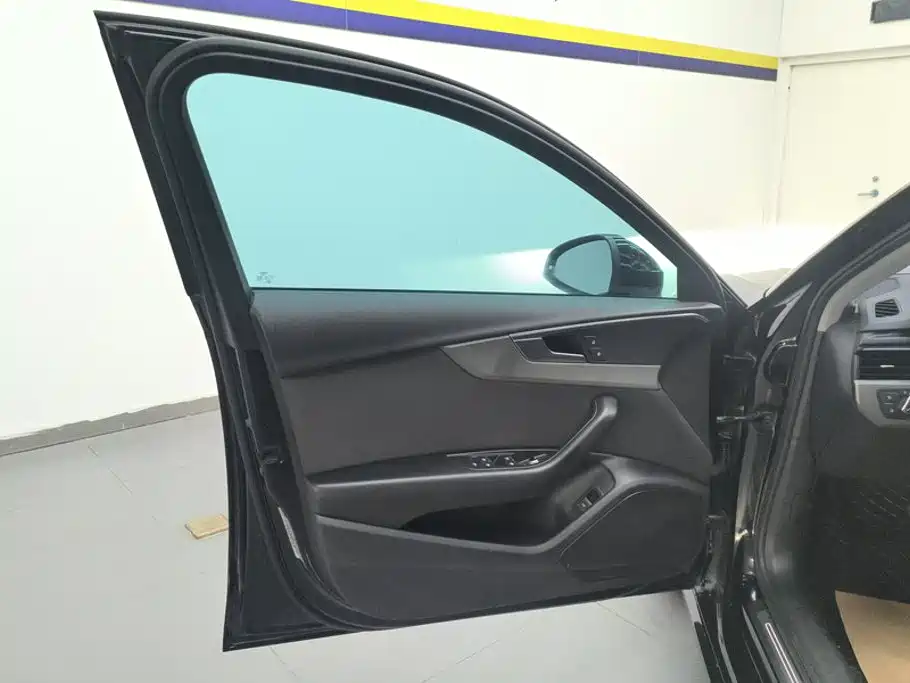 Audi A4L 2019