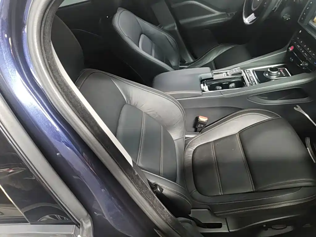 Jaguar F-PACE 2018 — фото 25