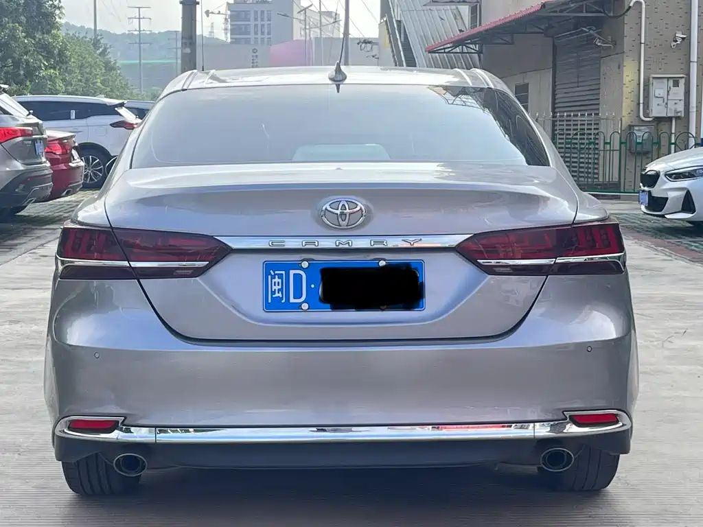 Toyota Camry 2023 — фото 5