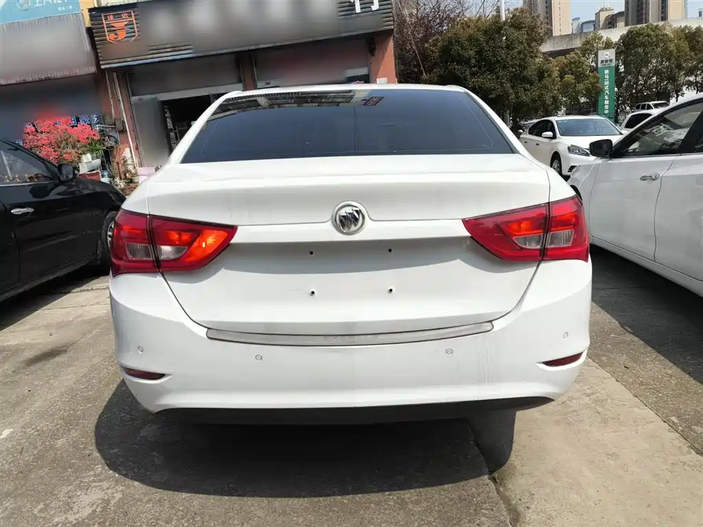 Buick Excelle 2015 — фото 4