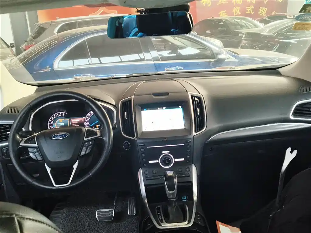 Ford Edge 2017 — фото 10