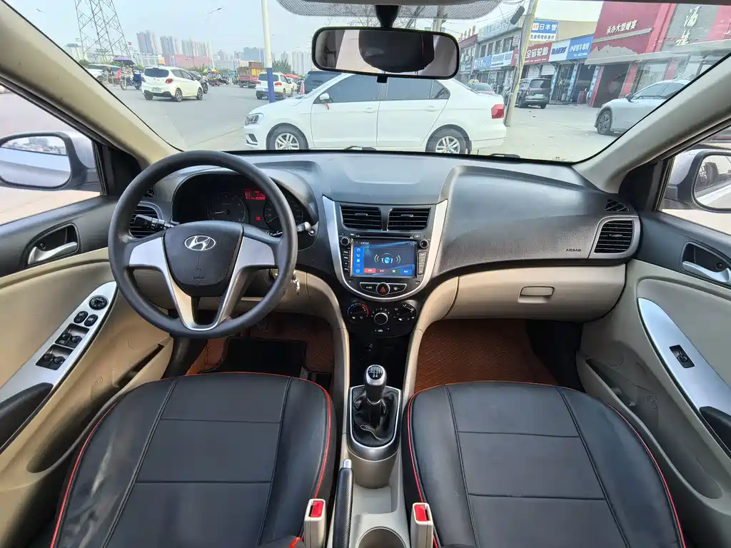 Hyundai Accent 2015 — фото 9