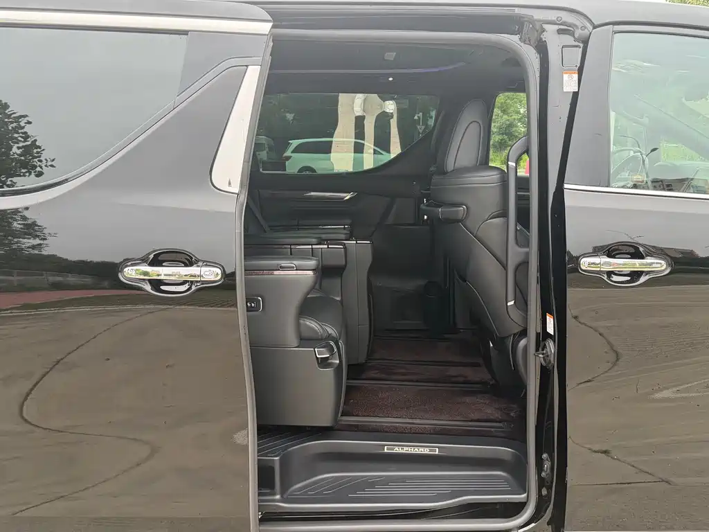 Toyota Alphard 2020 — фото 17