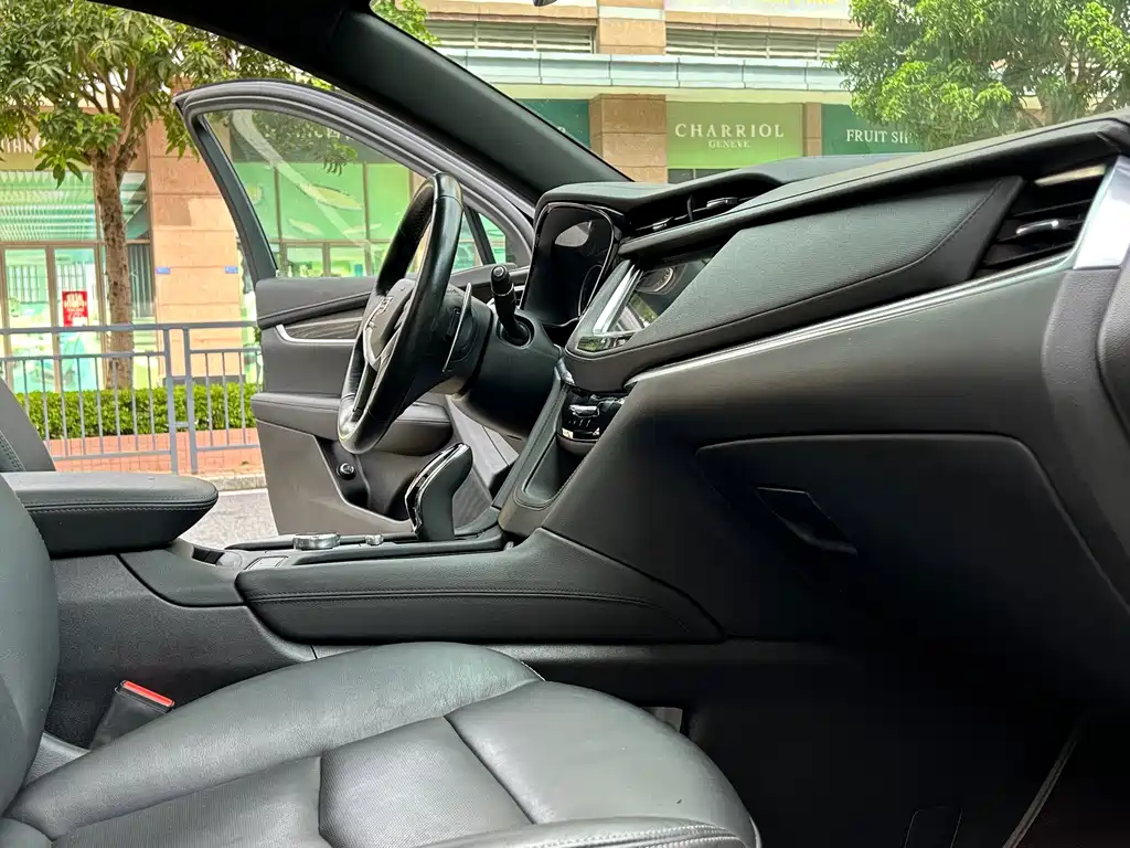 Cadillac XT5 2023 — фото 11