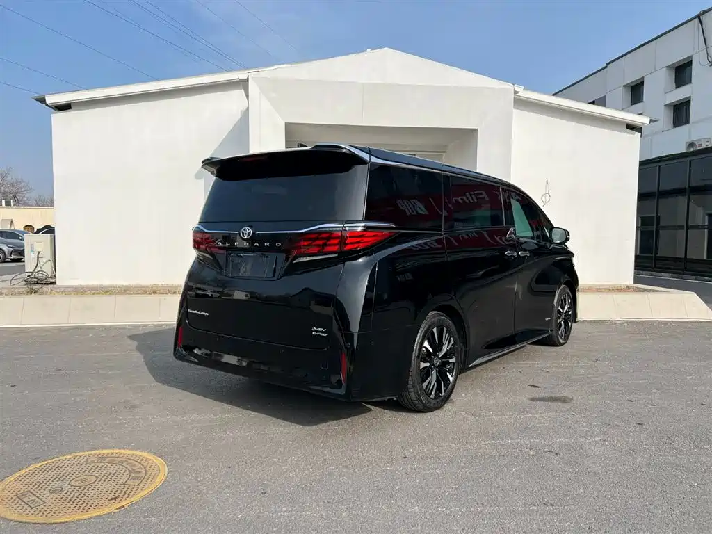Toyota Alphard 2023 — фото 8