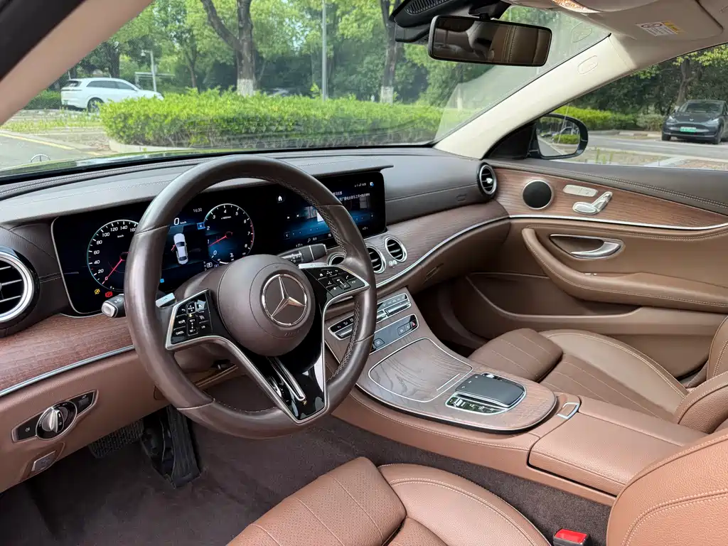 Mercedes-Benz E-Class 2022 — фото 4