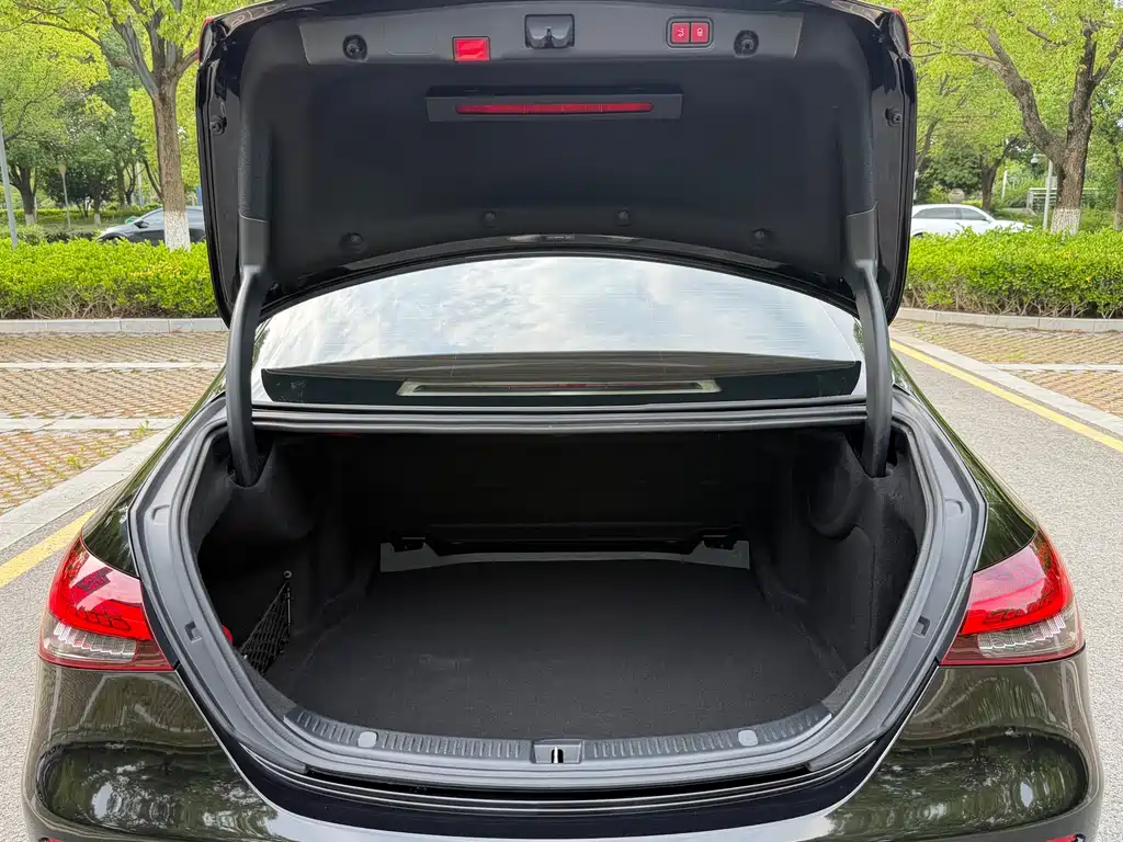 Mercedes-Benz E-Class 2022 — фото 19