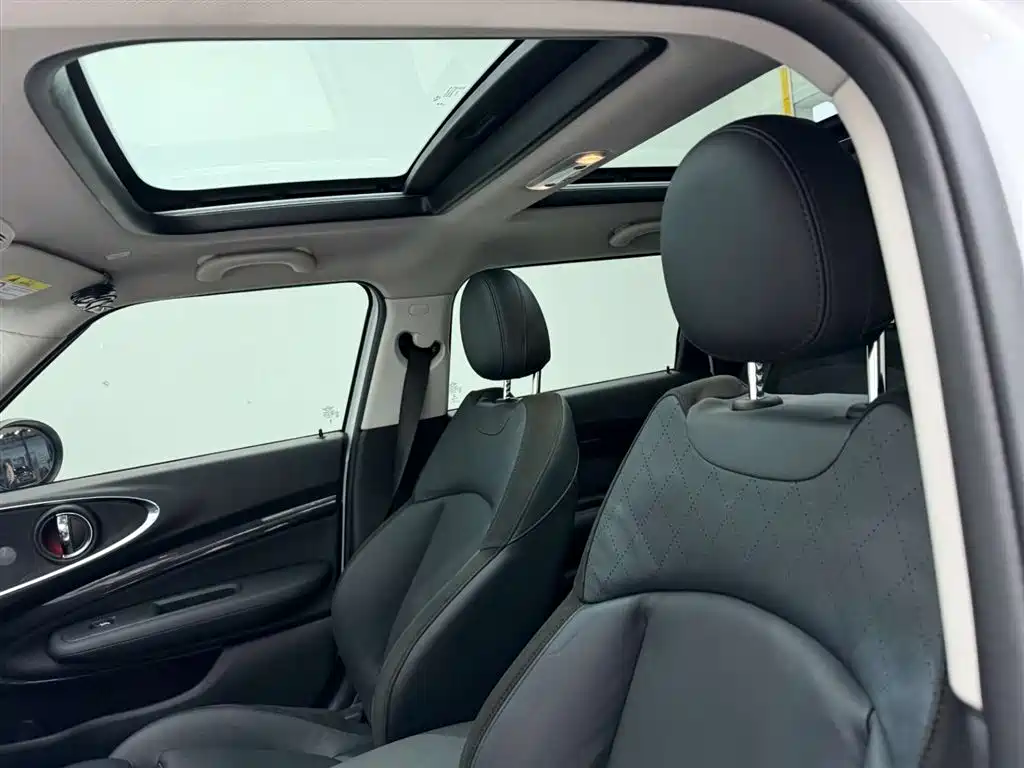 MINI Clubman 2023 — фото 16