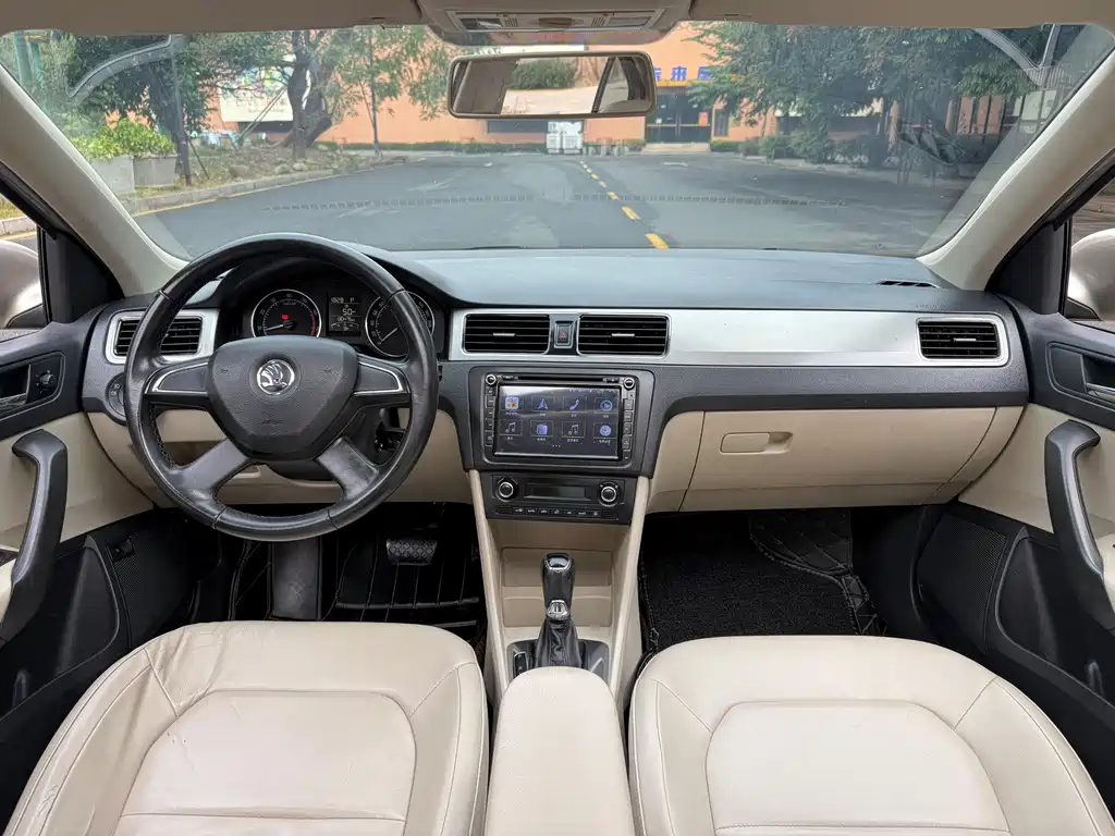 Skoda Rapid 2014 — фото 11