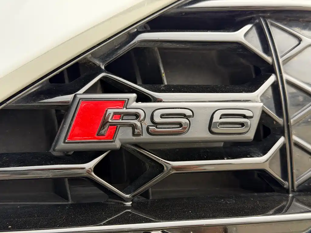 Audi RS 6 2021 — фото 23
