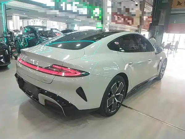 Xiaomi SU7 2025