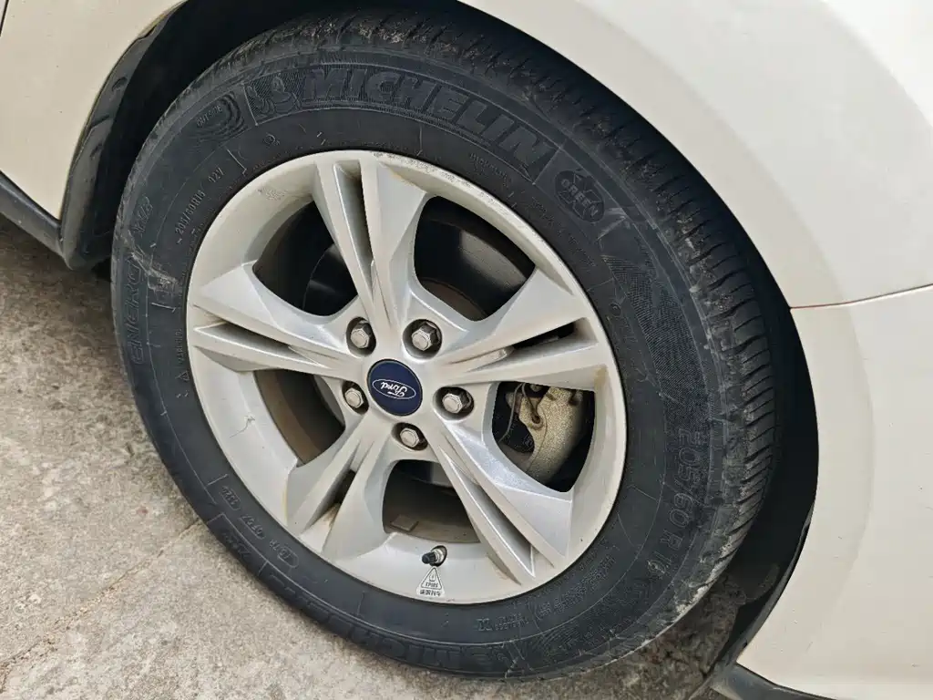 Ford Focus 2014 — фото 15