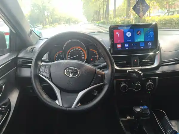Toyota Yaris L 2022