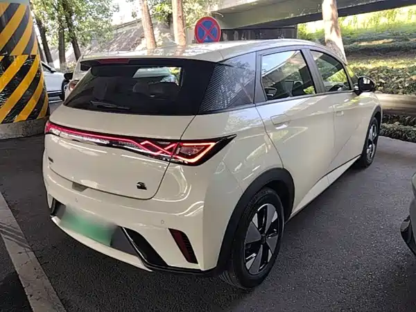 BYD Dolphin 2023