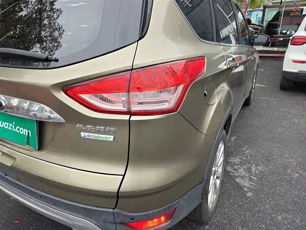 Ford Kuga 2015 — фото 24