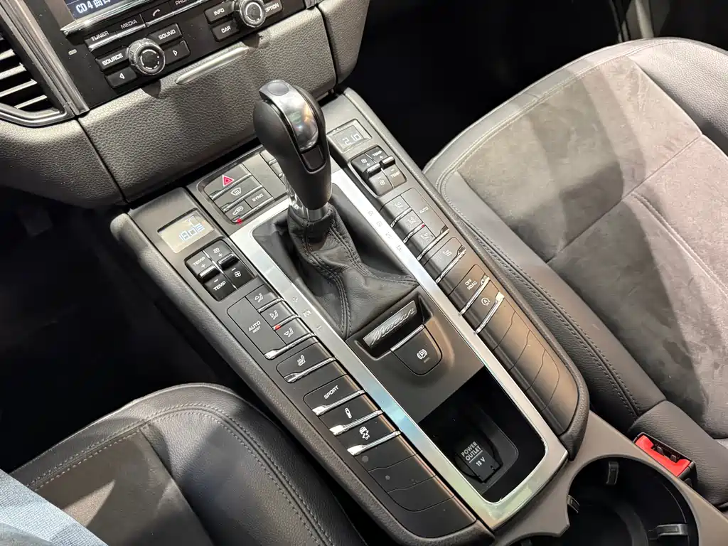Porsche Macan 2015 — фото 16