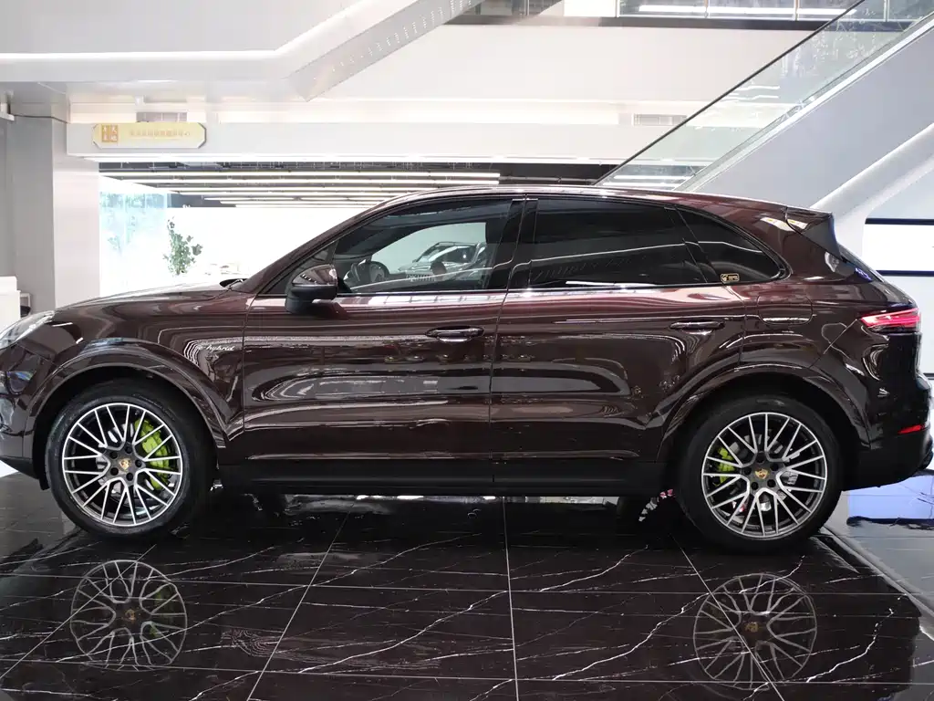 Porsche Cayenne Hybrid 2021 — фото 9