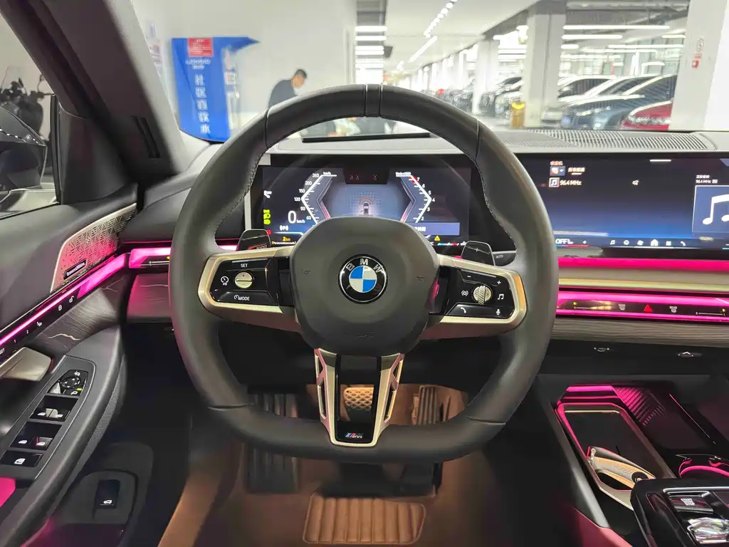 BMW 5 Series 2025 — фото 14