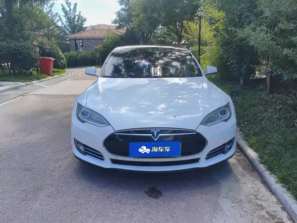 Tesla Model S 2015