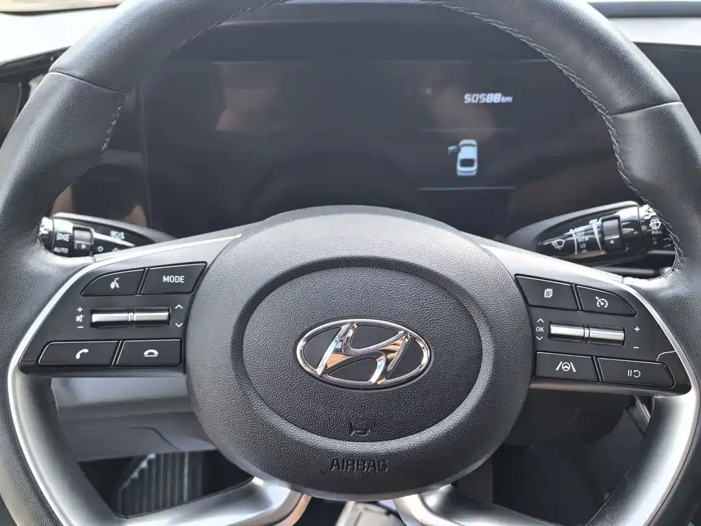 Hyundai Elantra 2023 — фото 11