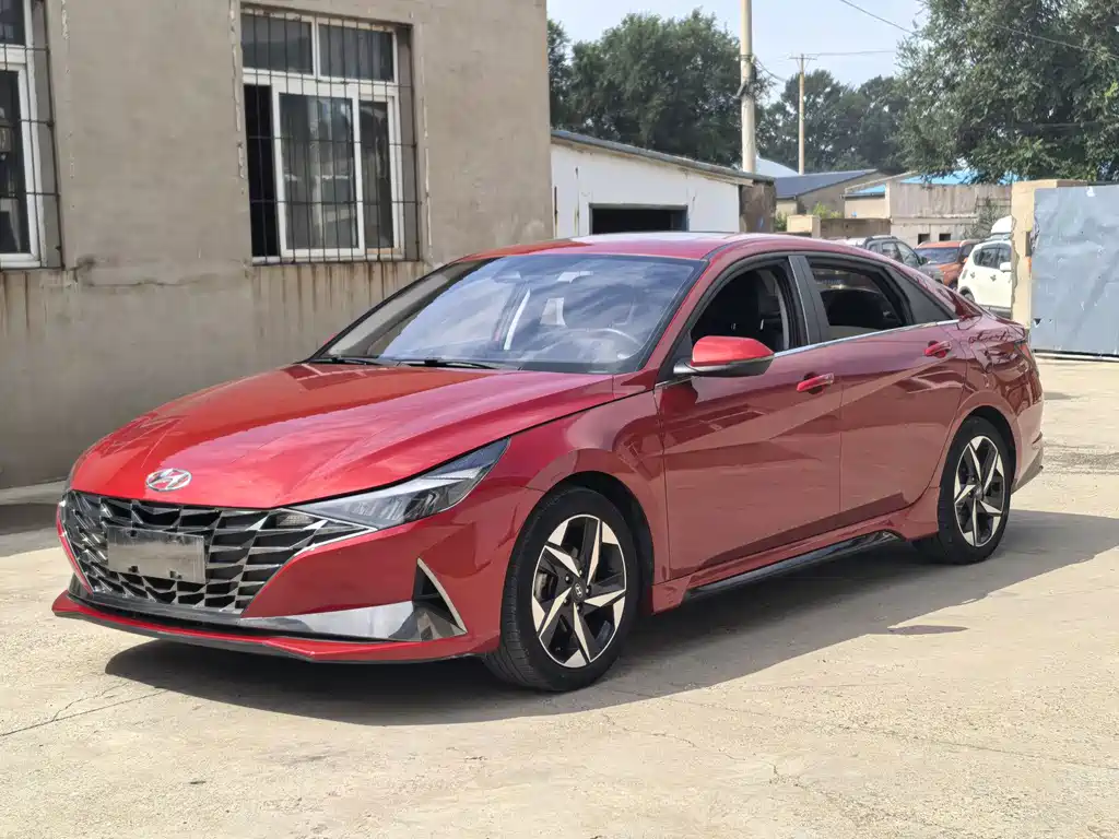 Hyundai Elantra 2023 — фото 1