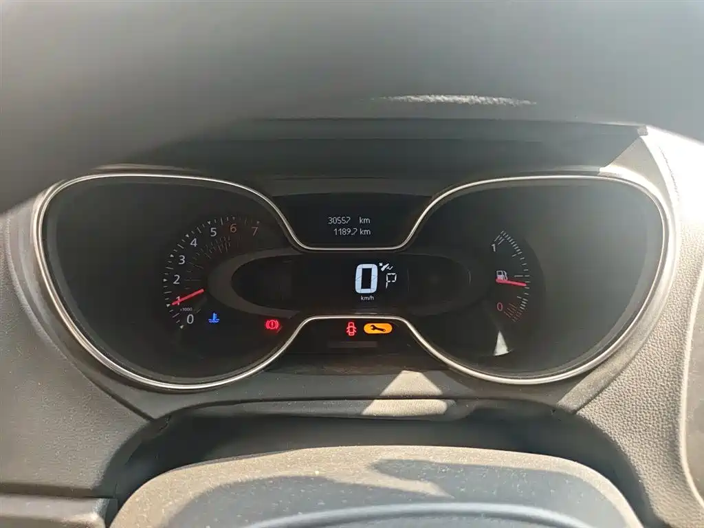 Renault Captur 2018 — фото 12